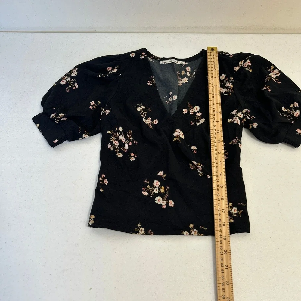 Abercrombie & Fitch Black Floral Puff Sleeve Wrap Top Smocked Back XS